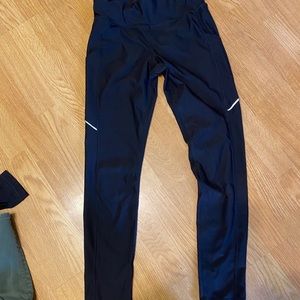 Black athletic leggings